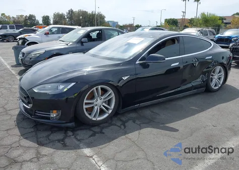 2013 Tesla Model S из США, поврежденный, VIN 5YJSA1CN2DFP07286